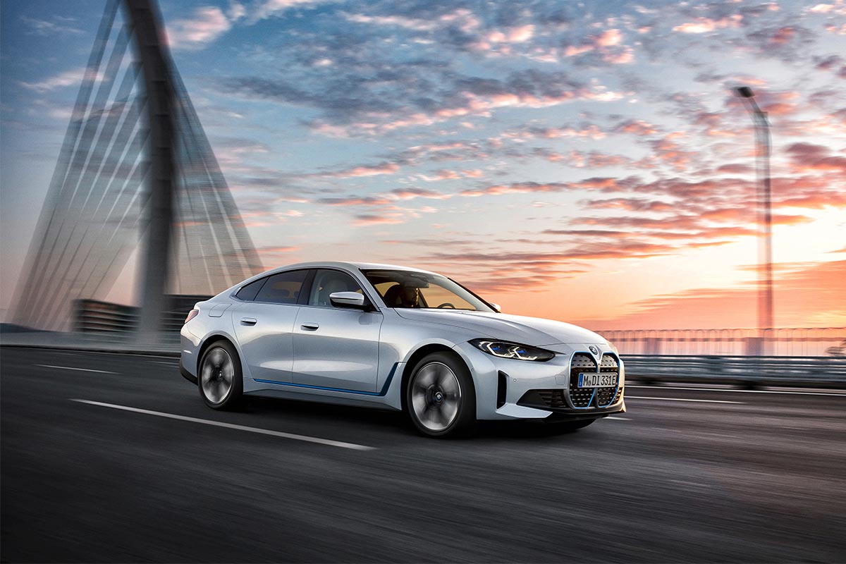 Přesné a dynamické průjezdy zatáček s novým BMW i4