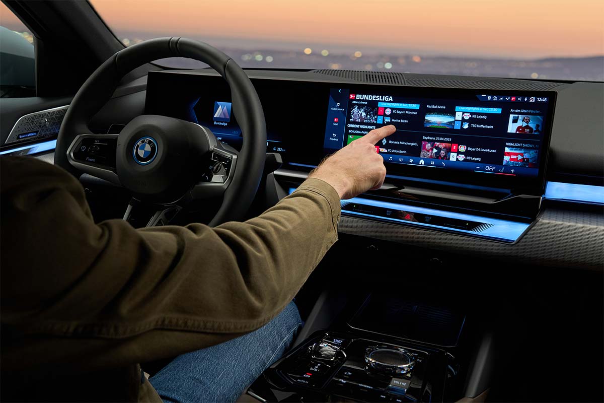 Plně digitální BMW Prohnutý displej s&nbsp;novou grafikou