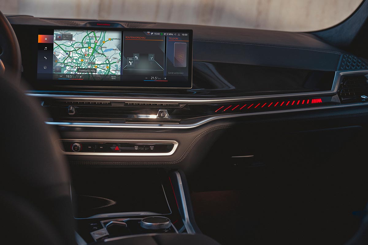 Jemně zpracované křišťálové prvky automatická 4zónová klimatizace nového BMW X6