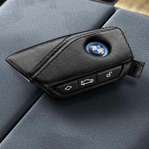BMW Kožené pouzdro na klíč s nerezovou sponou