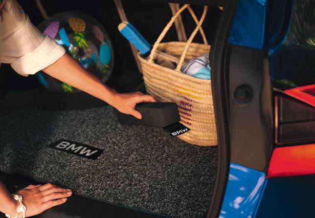 BMW Rohož do zavazadlového prostoru s úchytnými body