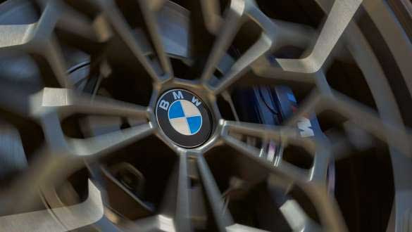 BMW Nerotující kryty středů kol